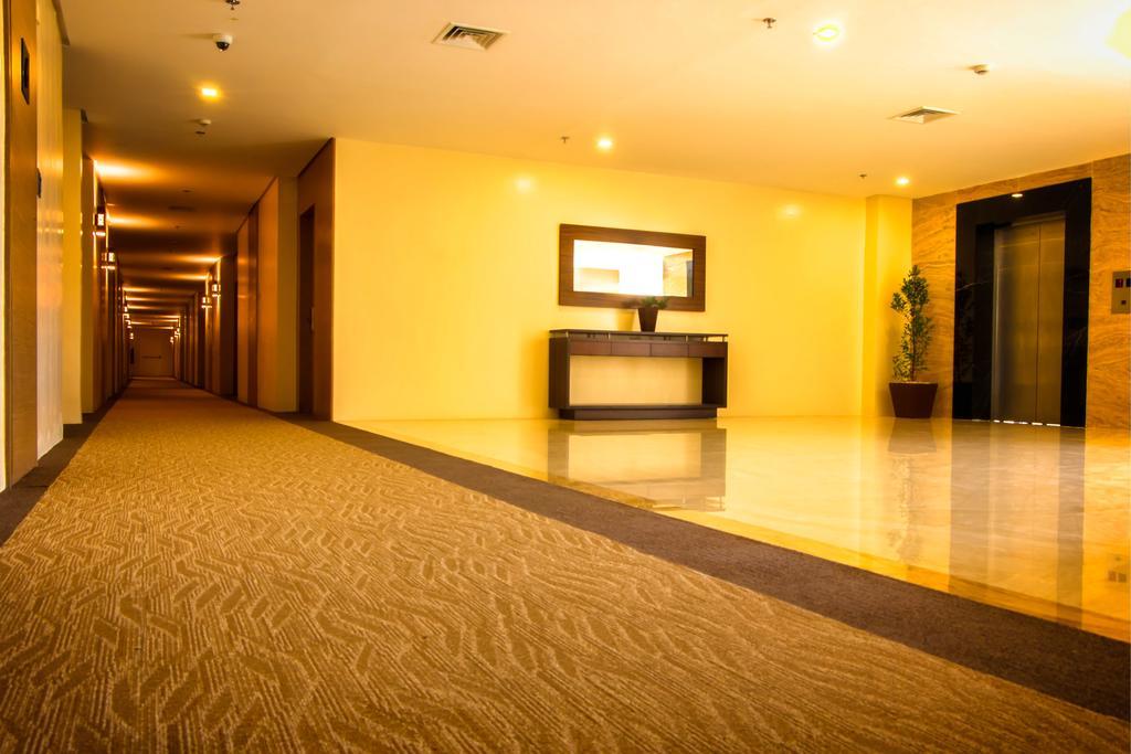 Royce Hotel & Casino Clark Field Pokoj fotografie